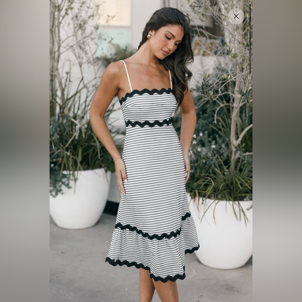 NWT Petal & Pup Savvy Black and White Scalloped Dress M